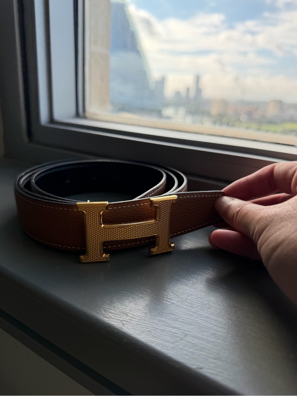 Hermes H Guilloché  Reversible Leather Belt with Gold 'H' Buckle 100 cm - Picture 2 of 4
